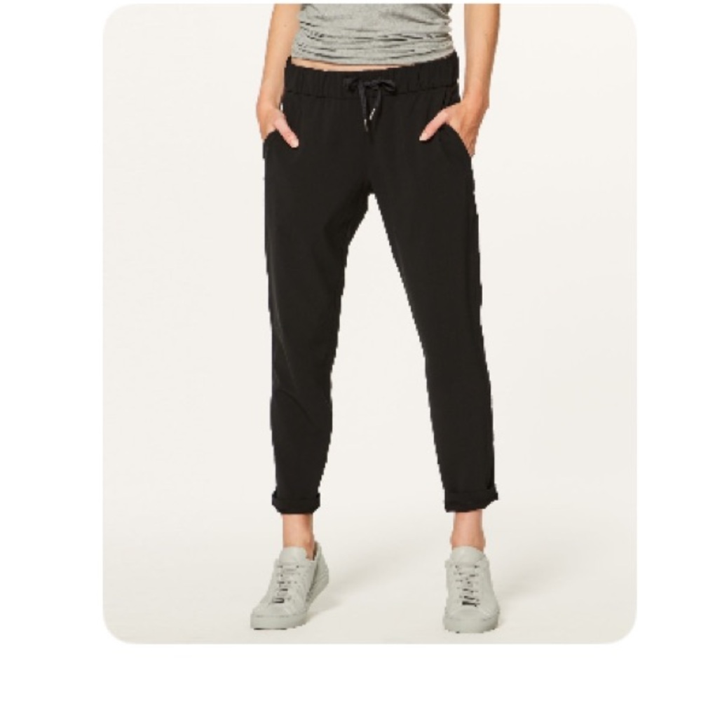 Lululemon- On the Fly Mid Rise Pant